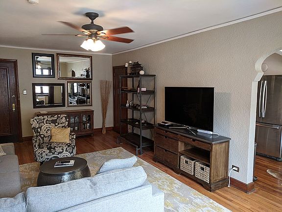 4th image of 1050 N Washington St #304