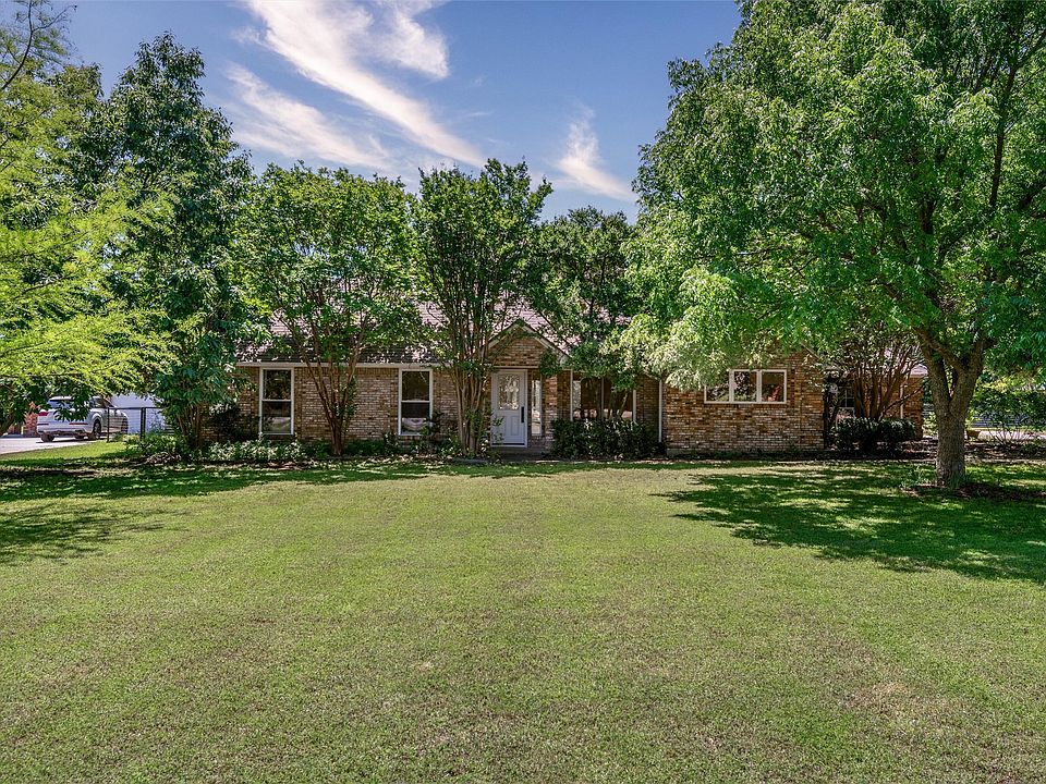 1st image of 13930 Red Wood Cir S