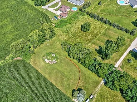 2nd image of 1822 N 2729th Rd