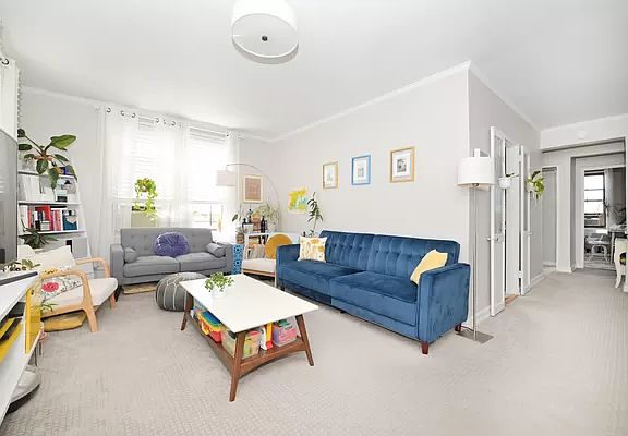 3rd image of 141-05 Pershing Cres APT 606