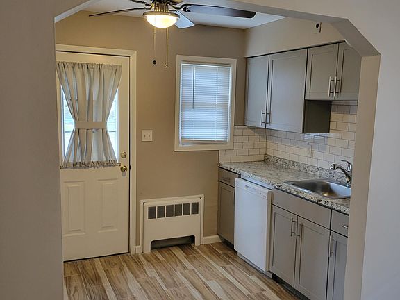 5th image of 155 Aspen St