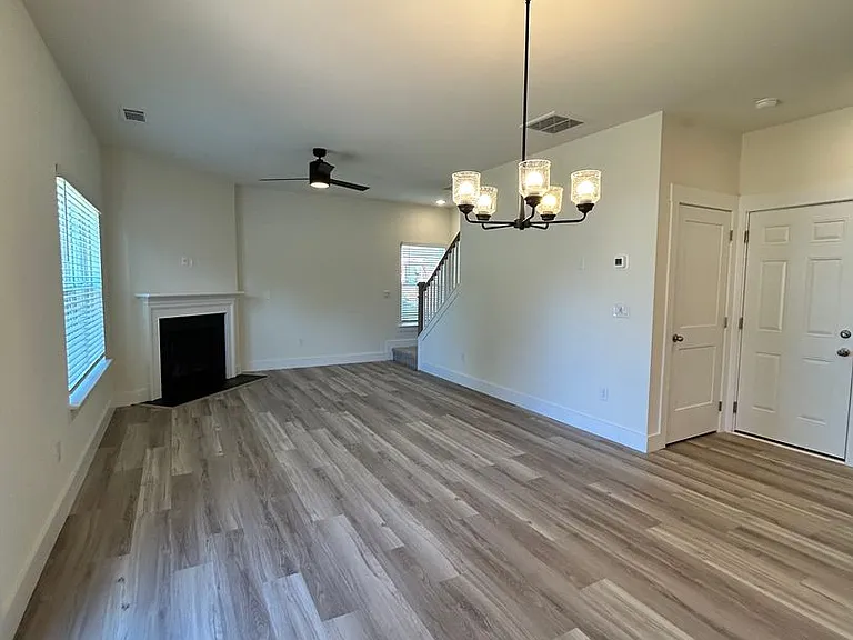 3753 Hawks Creek Dr — Photo 9