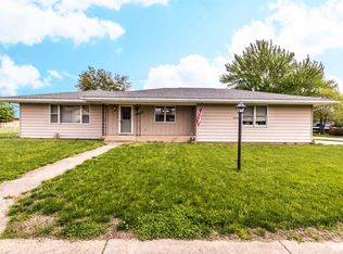 1011 College St, Henry, IL 61537