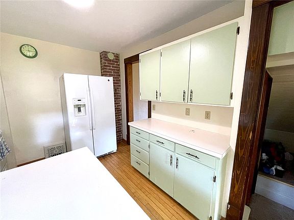5th image of 502 12th Street SE