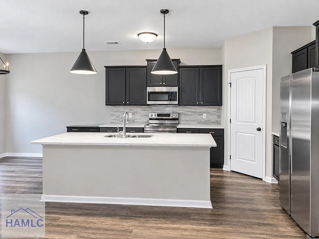 4 bed, 2.0 bath, 1924 sqft, $2,200 — Photo 4