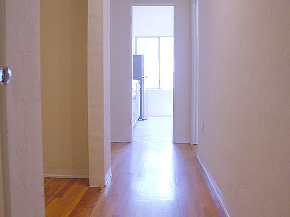 5th image of 405 N Spaulding Ave #104