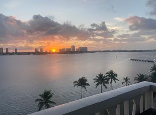301 Lake Shore Dr APT 208, Lake Park, FL 33403