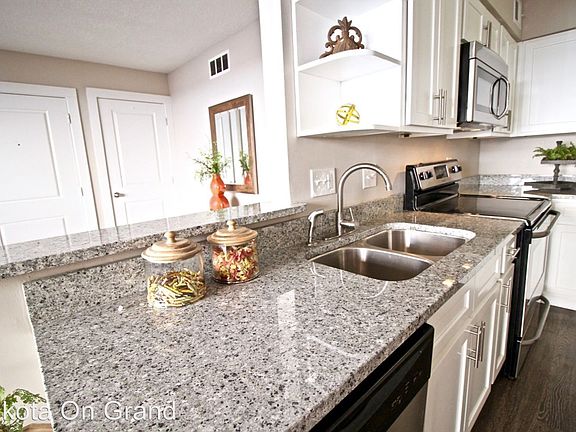 4th image of 4912 Grand Ave #4