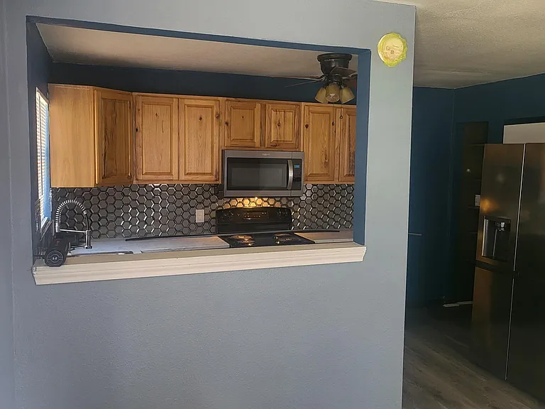 710 W Avenue J #B — Photo 5