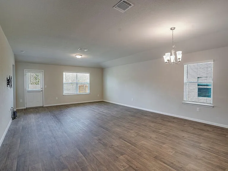 13804 Cantarra Dr — Photo 7