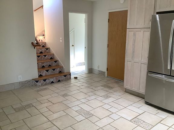 2nd image of 31 Plumas Ave #2
