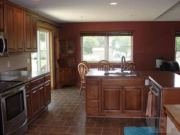 4th image of 2821 Sunrise Ct