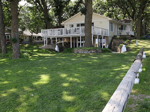 2nd image of 2520 Lakeshore Dr