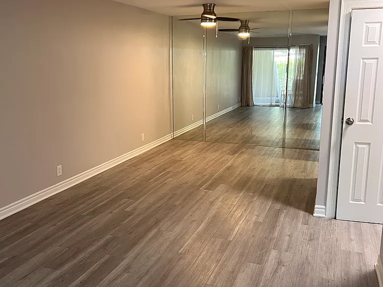 470 N Villa Ct — Photo 2