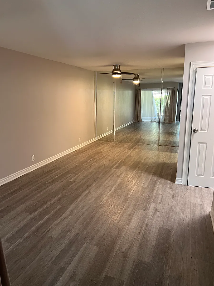 Building Photo - 470 N Villa Ct