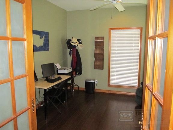 5th image of 409 Jennifer Ct