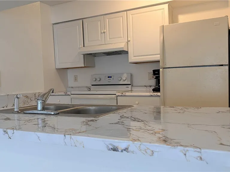 3407 Winkler Ave #309 — Photo 1