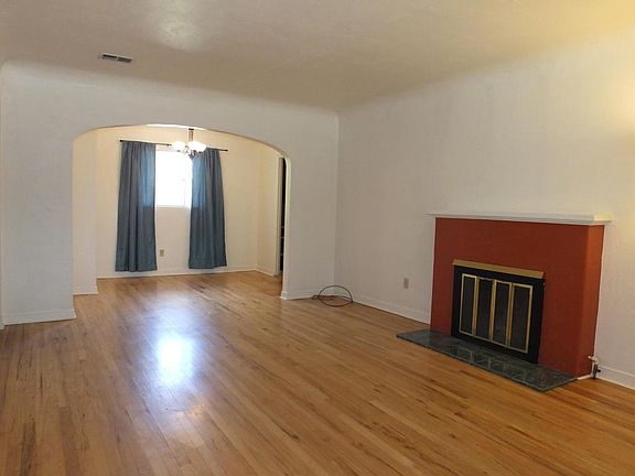 5th image of 324 Laguayra Dr NE