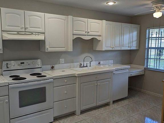 3rd image of 2371 Sierra Ln