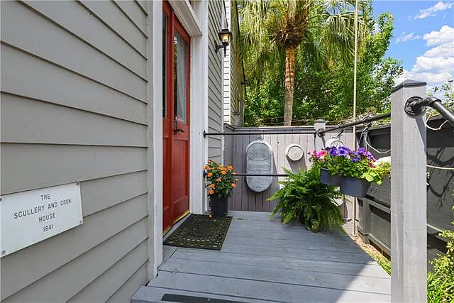 2020 Dauphine St — Photo 3
