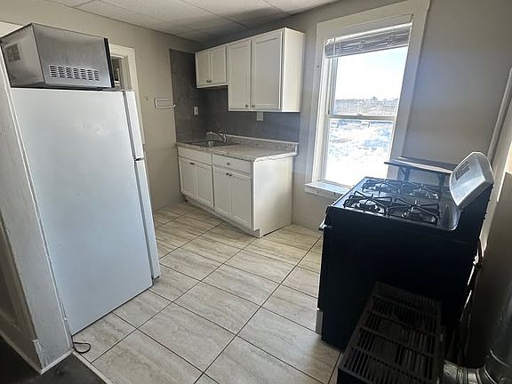 5th image of 462 Bridge St #35