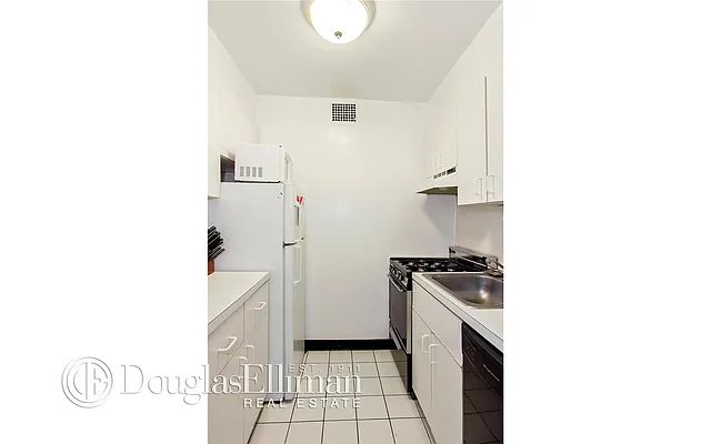 Rented by Douglas Elliman | media 33