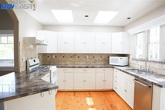 1505 Brooks St — Photo 4