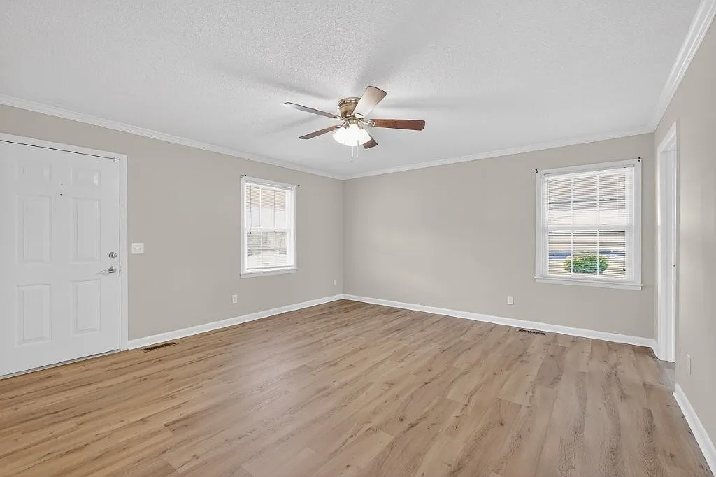 3 bed, 1265 sqft, $1,550 — Photo 3
