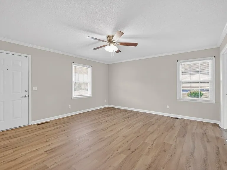 105 Kingwood Ave — Photo 3