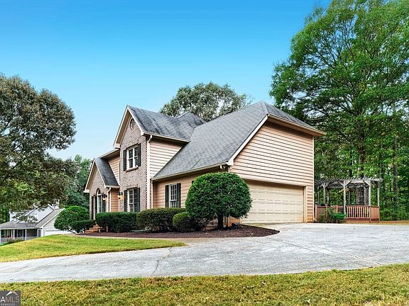 3rd image of 549 Lester Rd