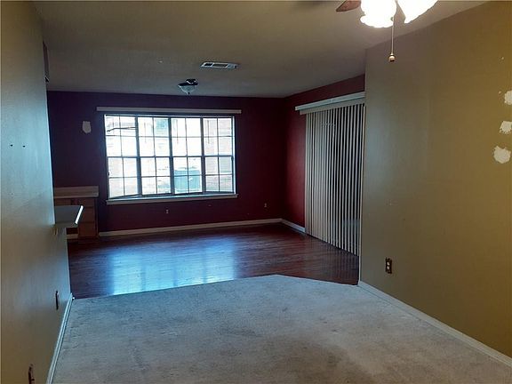 3rd image of 1800 Nie Pkwy