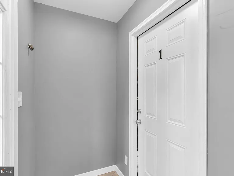 1505 W St SE #1 — Photo 2