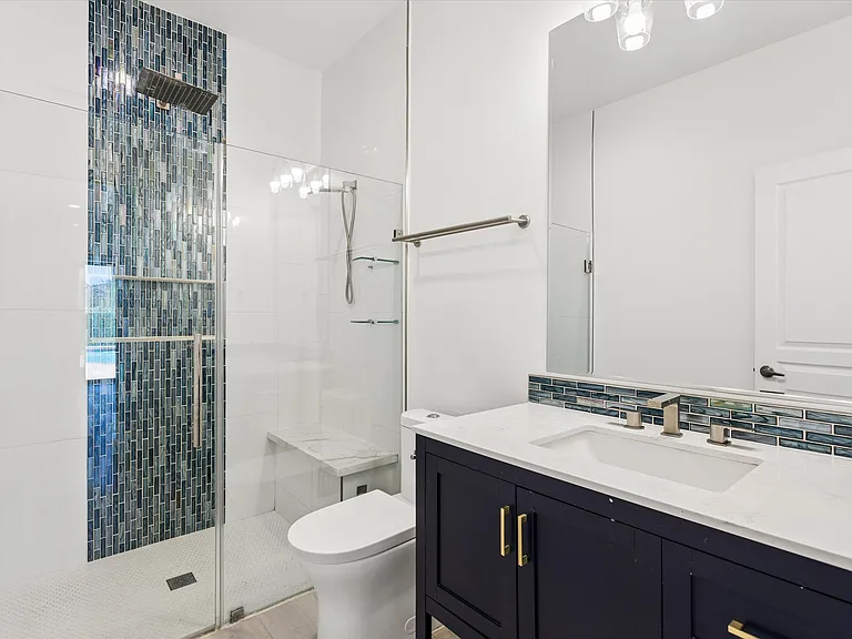 10011 N 1st Ave — Photo 31