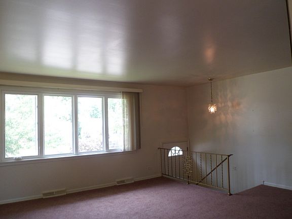 4th image of 8937 S Oakwood Dr