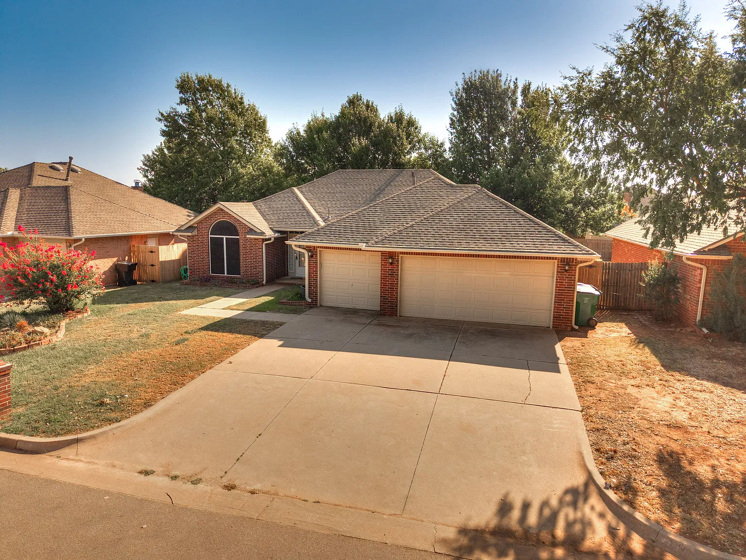 3 bed, 1713 sqft, $1,965 — Photo 2