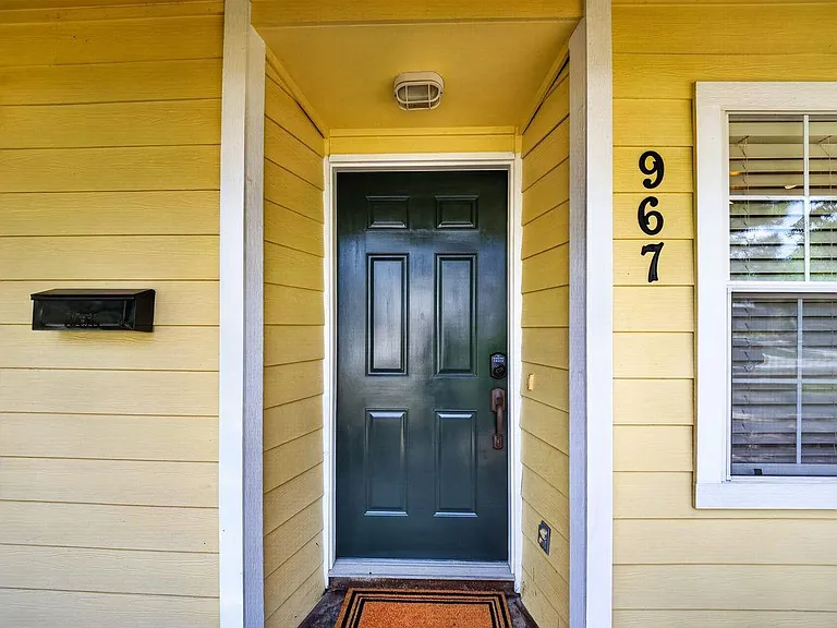 967 Lamonte Ln — Photo 3