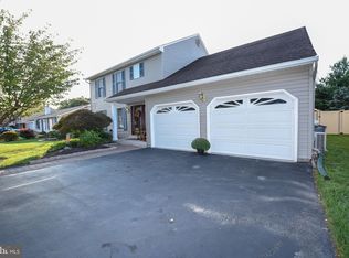 160 Apple Valley Dr, Langhorne, PA 19047