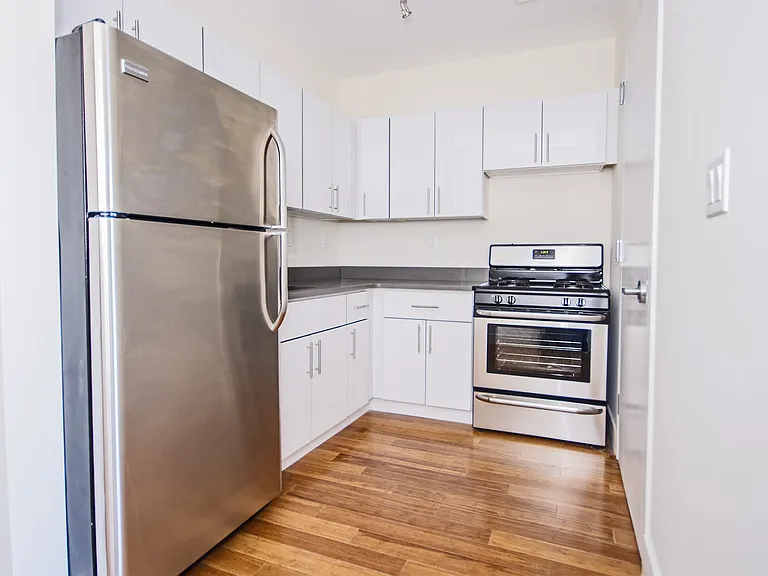 1024 Gates Ave #1H — Photo 5