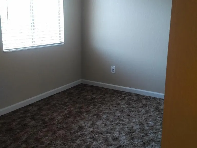 248 College Ct #B — Photo 6