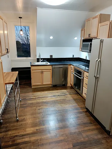 429 Elm St W #C Photo 1