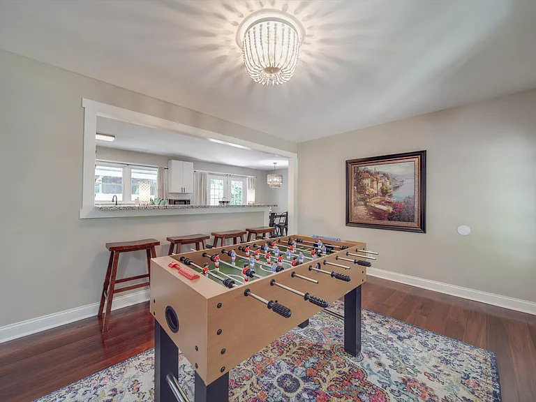 1510 Lynhurst Dr — Photo 4