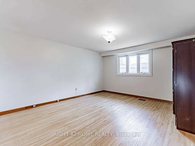 9 Chalet Rd — Photo 8