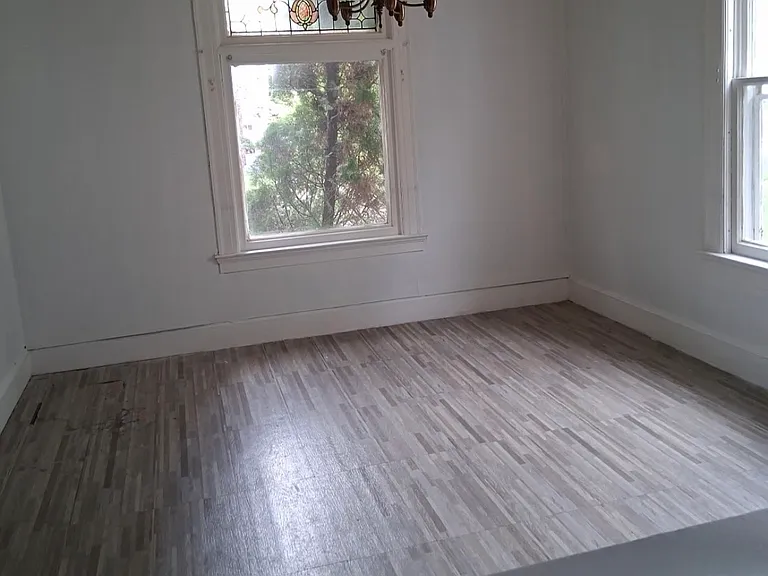 23 Bennett Ave — Photo 2