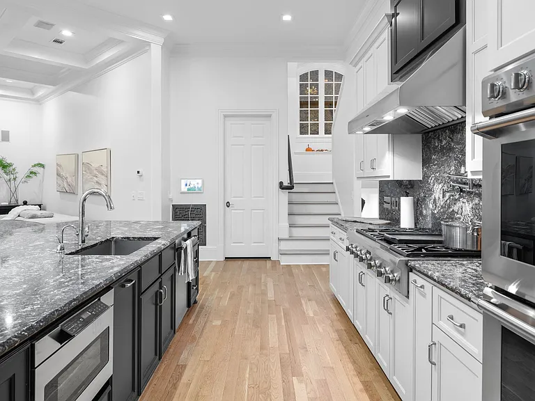1415 Richland Woods Ln — Photo 17