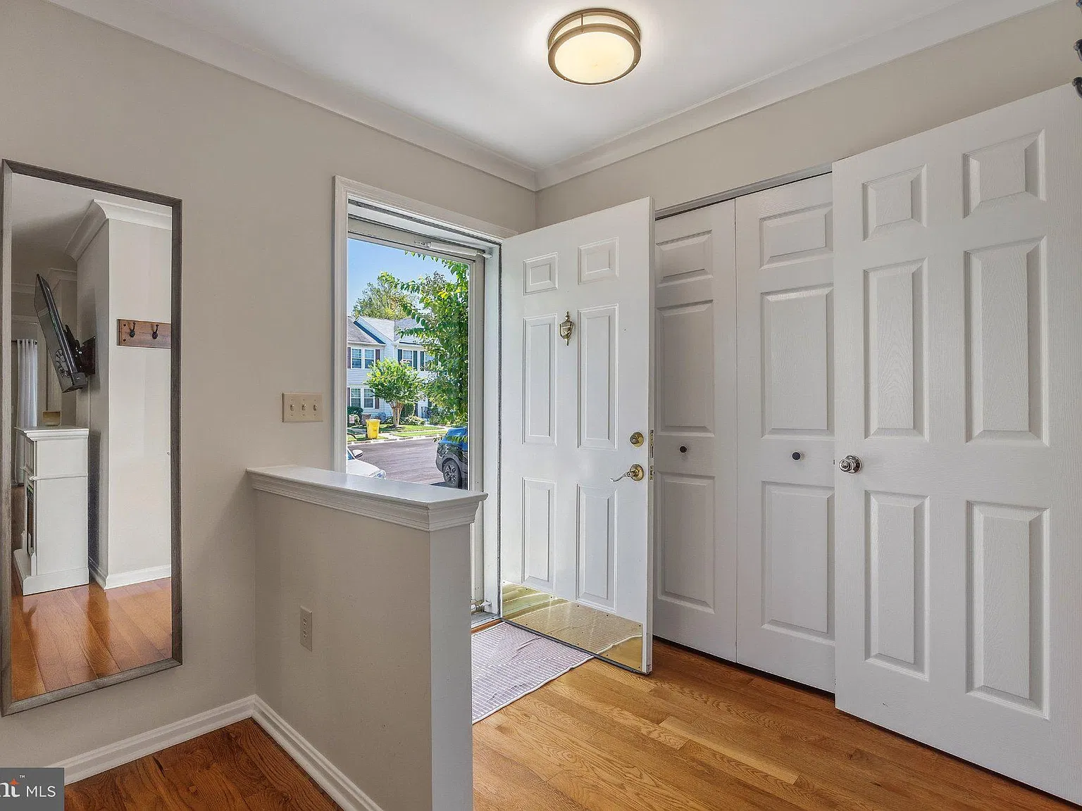 3 bed, 4.0 bath, 1920 sqft, $2,850 — Photo 2