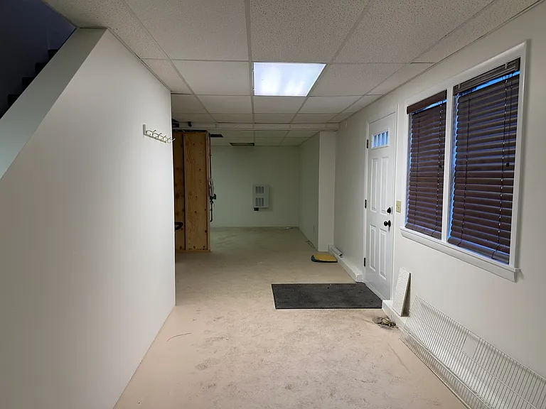 585 Burncoat St — Photo 10