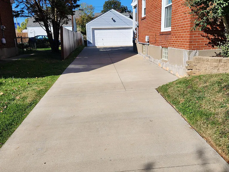 2203 Brighton Dr — Photo 4
