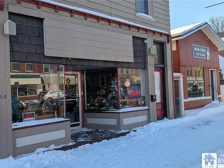 44 E Main St — Photo 2
