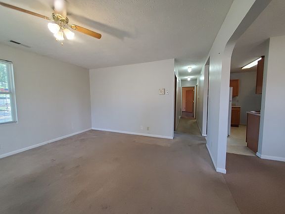 5th image of 2320 W North Front St