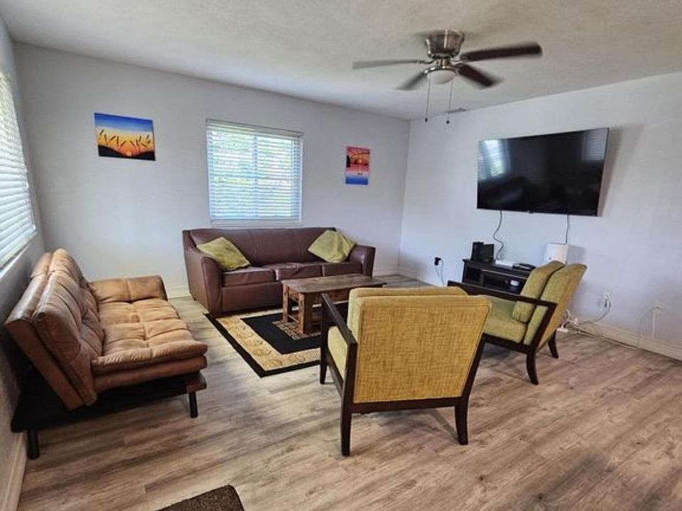 1st image of 400 Oakridge Blvd #260